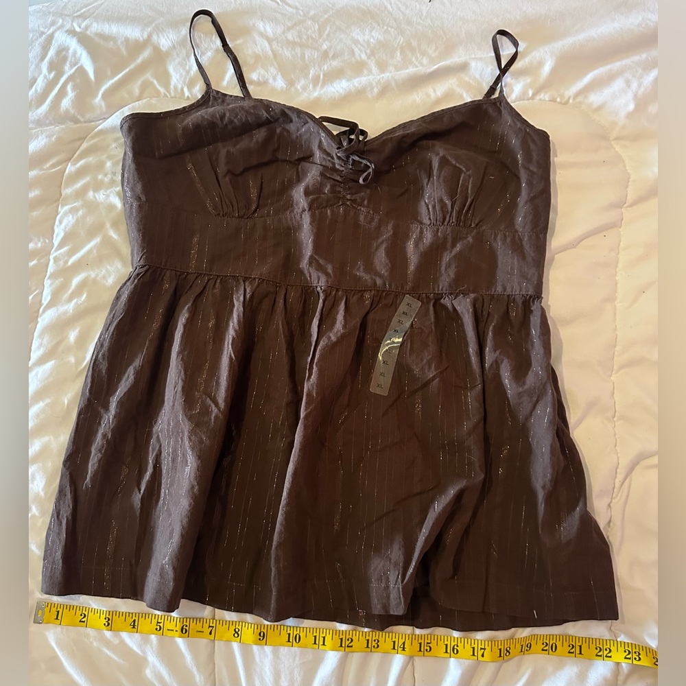 Brown gap tank top! Never worn, smoke free home! XL